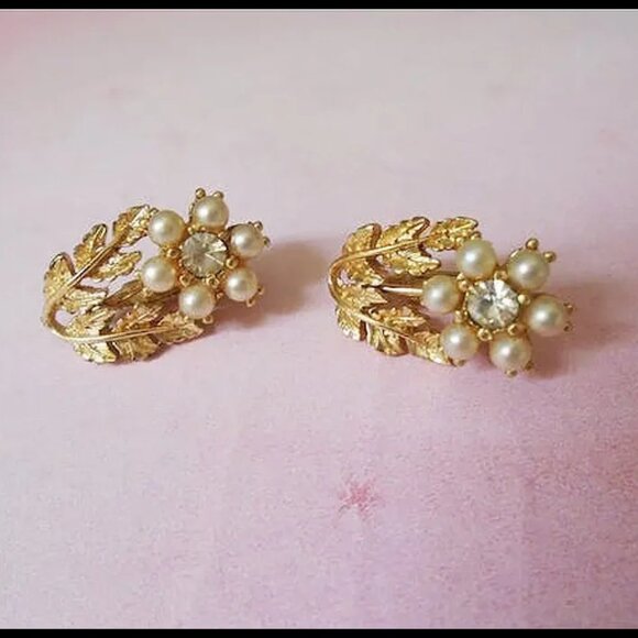 Vintage Coro Faux Pearl Rhinestone Clip On Earrings, Small Clipons, Retro Bridal - Picture 6 of 13